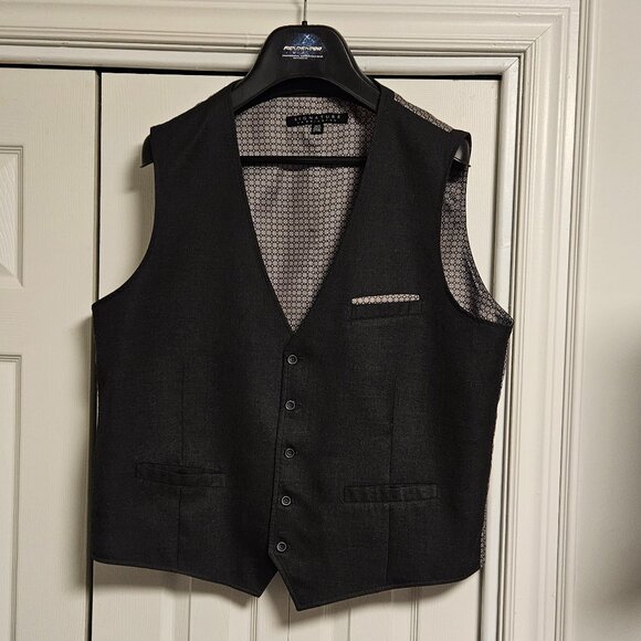 Signature Carrington Vest - Picture 1 of 4
